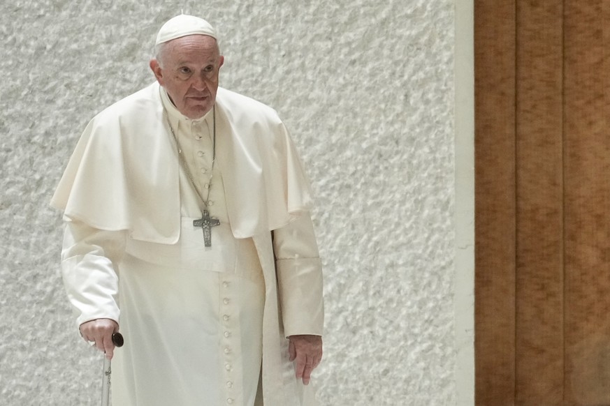 Pope Francis arrives for an audience with pilgrims who came to Rome for the canonization of St. Giovanni Battista Scalabrini, in the Pope Paul VI hall at the Vatican, Monday, Oct. 10, 2022. (AP Photo/ ...