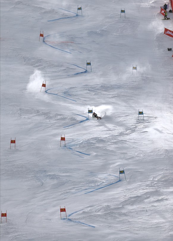 epa11686826 Lucas Pinheiro Braathen of Brazil clears a gate during the second run of the Men Giant Slalom race at the FIS Alpine Skiing World Cup in Soelden, Austria, 27 October 2024. EPA/ANNA SZILAGY ...