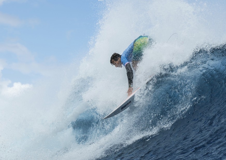 Jack Robinson, of Australia, snaps off the lip during the semifinals at the 2024 Summer Olympics, Monday, Aug. 5, 2024, in Teahupo&#039;o, Tahiti. (Ben Thouard/Pool Photo via AP)