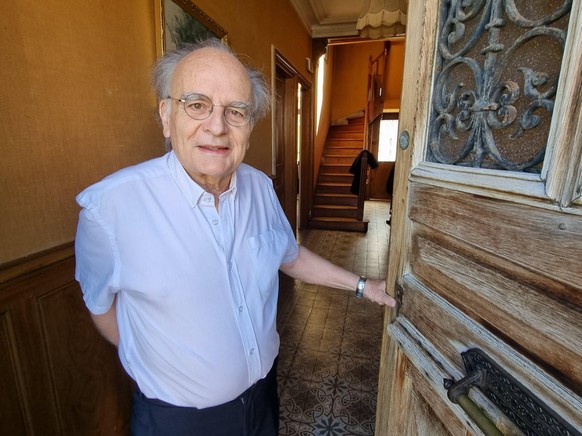 Fait rare: le père du président de la République a ouvert sa porte à un journaliste pour une interview.