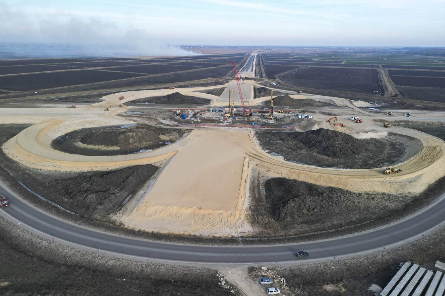 Russia: Construction of road to link Krasnodar and Crimean Bridge RUSSIA, KRASNODAR REGION - JANUARY 12, 2023: A view shows the construction of a motorway to link the city of Krasnodar and Crimean Bri ...