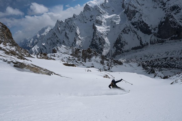 Jérémie Heitz skiing in Pakistan during filming of La Liste - Everything or Nothing // Sherpas Cinema // SI201912030014 // Usage for editorial use only //