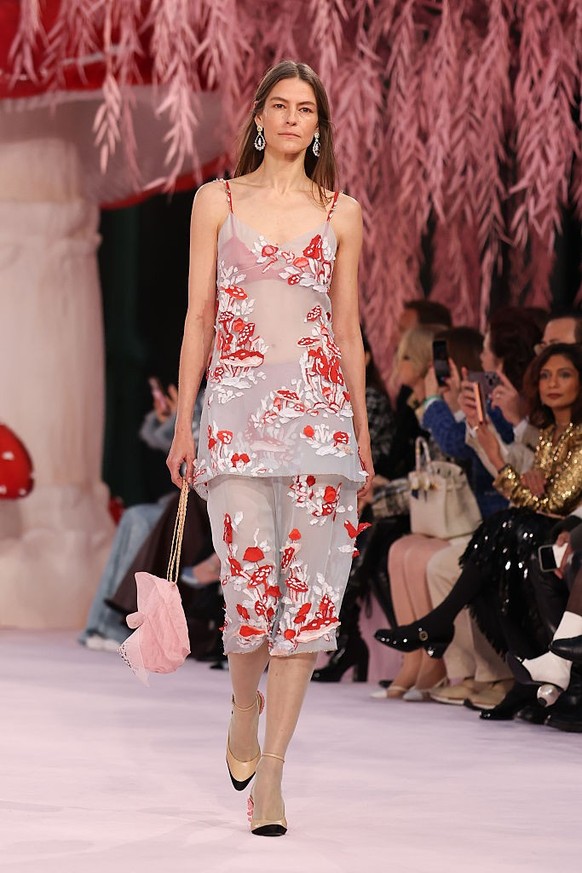 PARIS, FRANCE - JANUARY 27: (EDITORIAL USE ONLY - For Non-Editorial use please seek approval from Fashion House) Models walk the runway during the Chanel Haute Couture Week Spring/Summer 2026 show as  ...