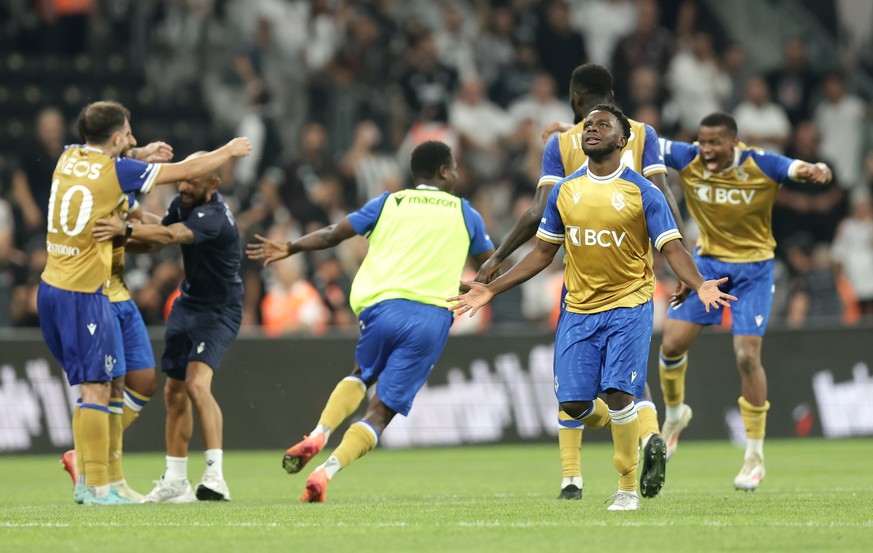 epa12331334 Players of Lausanne celebrate after winning the UEFA Conference League play-offs, 2nd leg match between Besiktas and Lausanne-Sport in Istanbul, Turkey, 28 August 2025. EPA/ERDEM SAHIN