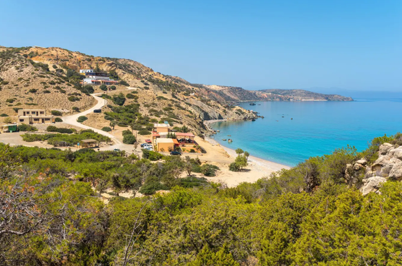 La plage de Korfos à Gavdos: Dde plus en plus de bateaux de migrants se dirigent vers la petite île au large de la Crète.