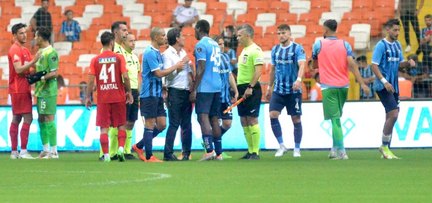 Mario Balotelli se dispute violemment  avec son coach sur le terrain