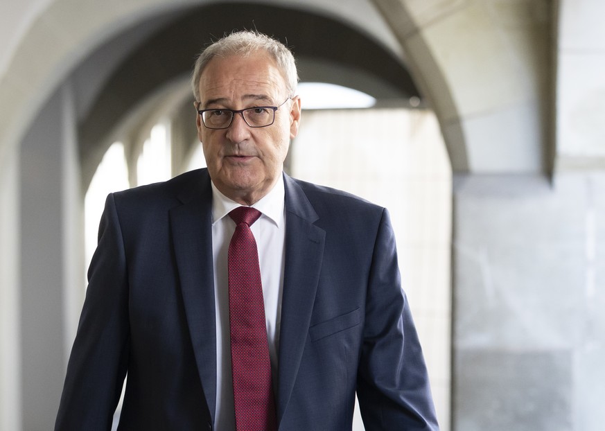 Bundesrat Guy Parmelin und seine Weibelin Tiziana Gutknecht kommen zu den Von-Wattenwyl-Gespraechen, am Freitag, 29. August 2025, in Bern. Die Von-Wattenwyl-Gespraeche vom Freitag, 29. August 2025, we ...