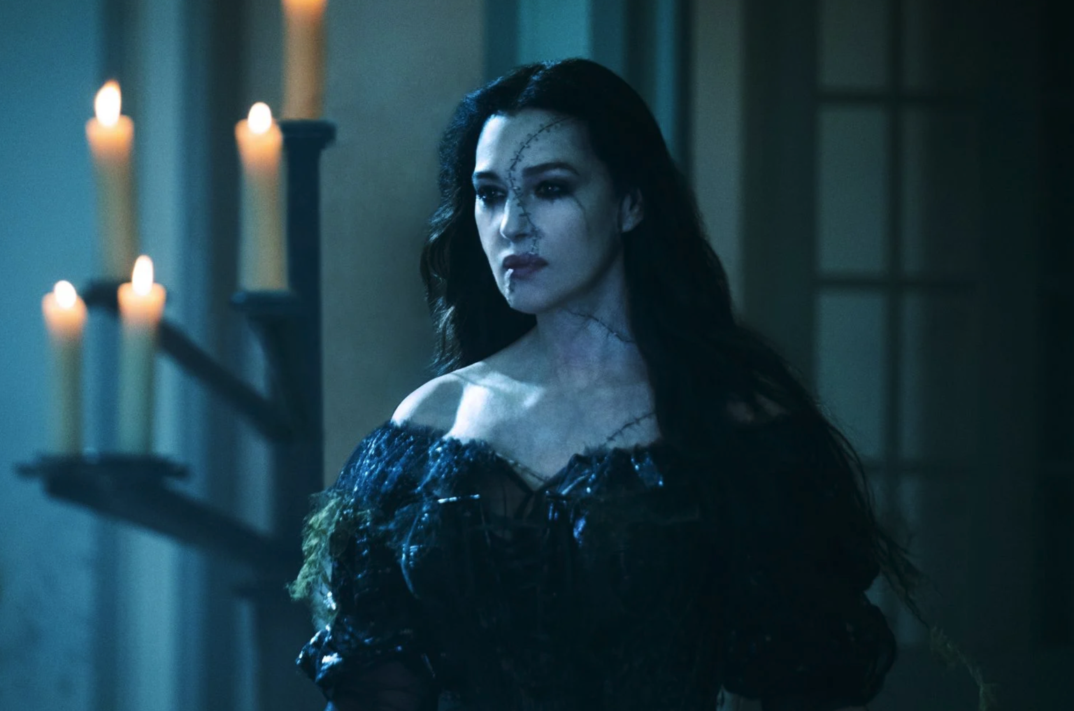 Monica Bellucci en femme fatale très fatale.
