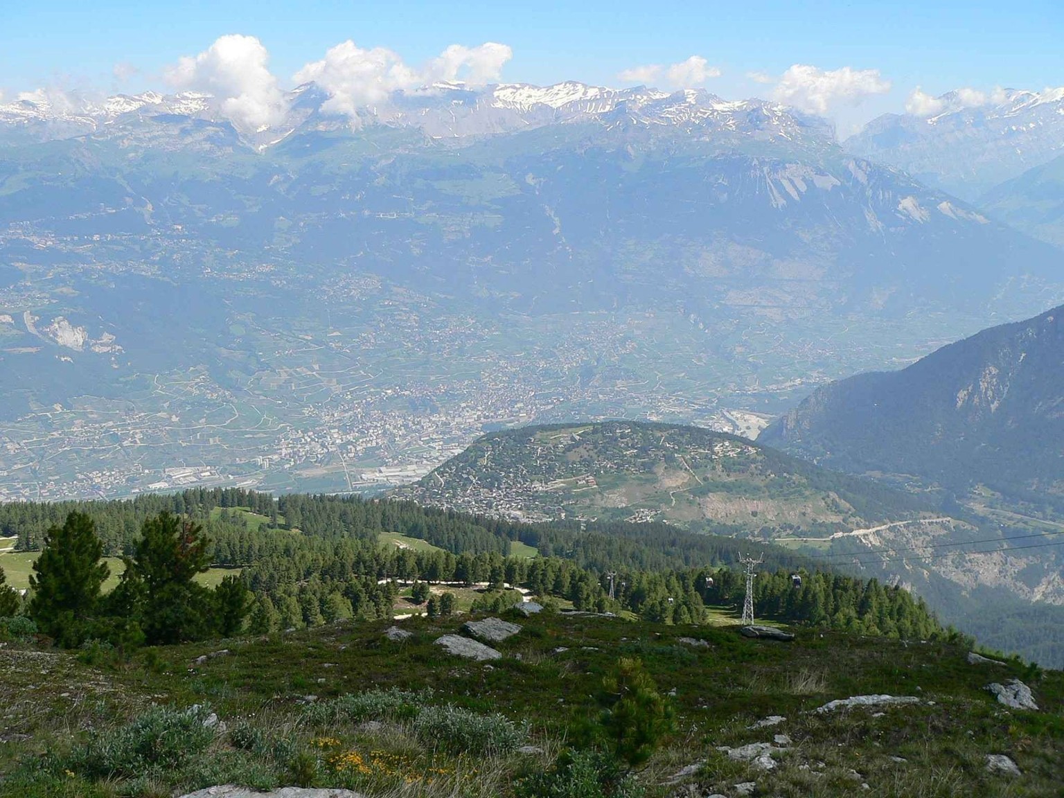 Dimanche, peu avant 16 heures, le parapentiste a décollé depuis le site du Crêt du Midi à 2300 mètres d'altitude, un spot parmi les plus connus en Valais pour la pratique de ce sport. (illustrati ...