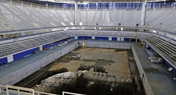 La piscine olympique de Rio (2016) est déjà à l'abandon. Celle d'Athènes (2004) est recouverte de mauvaise herbe.