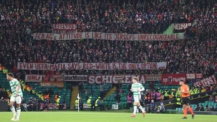 Les banderoles des fans bavarois (en anglais), au Celtic Park de Glasgow le 12 février.