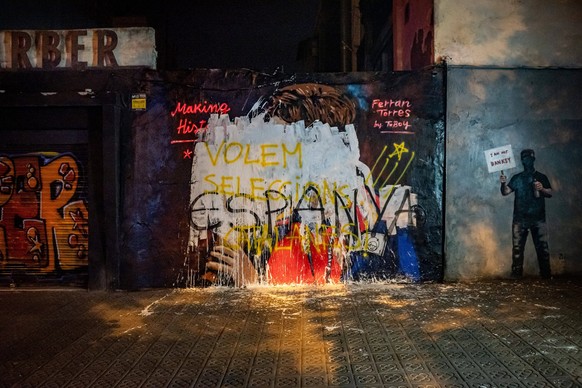 July 22, 2026, Barcelona, Spain: The mural by street artist TVBoy depicting Spain s Ferran Torres kissing the FIFA World Cup trophy is seen vandalized with white paint and graffiti in Barcelona, a day ...