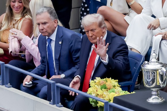 epa12360735 US President Donald J. Trump (R) and US White House Special Envoy to the Middle East Steve Witkoff (L) attend the men&#039;s singles final of the US Open Tennis Championships at the USTA B ...