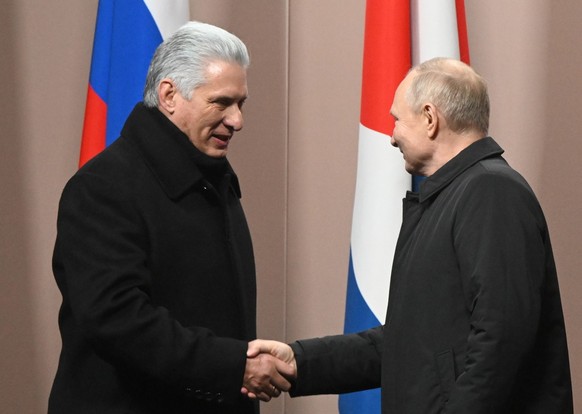 Le président cubain et Vladimir Poutine.