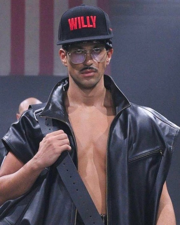 Mahmood défile à la Fashion Week de New York.