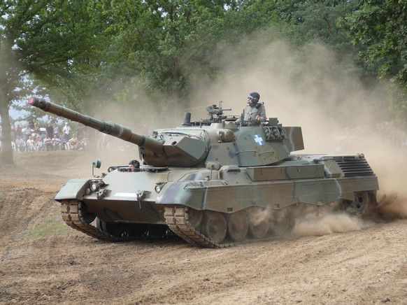 Un char Leopard 1V (1A1A4) grec en dÃ©monstration au musÃ©e des blindÃ©s de LeÅ¡any.