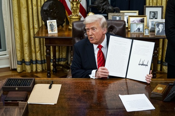 Trump signe les décrets qui imposent l&#039;acier et l&#039;aluminium