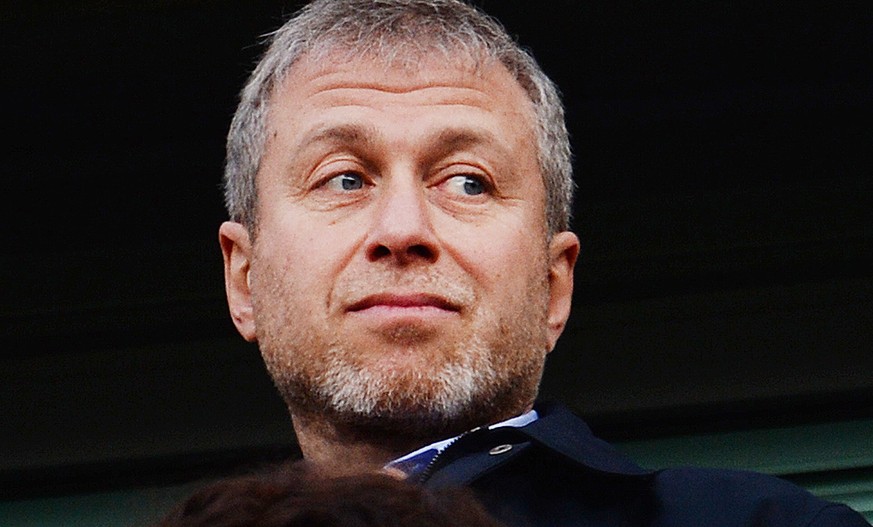 epa09787687 (FILE) - Chelsea owner Roman Abramovich watches the English Premier League soccer match between Chelsea FC and Arsenal FC at Stamford Bridge in London, Britain, 22 March 2014 (reissued 26  ...