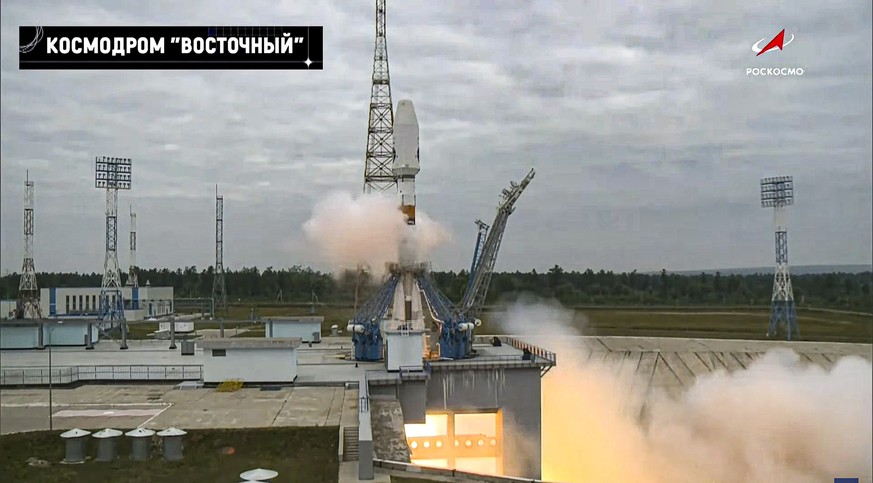 La fusée Soyouz portant l'alunisseur Luna-25 décolle du pas de tir du cosmodrome de Vostochny, dans l'Extrême-Orient russe.