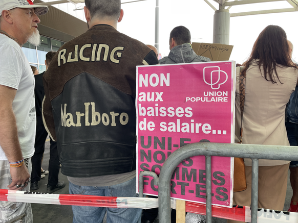 manifestants grève aéroport de Genève