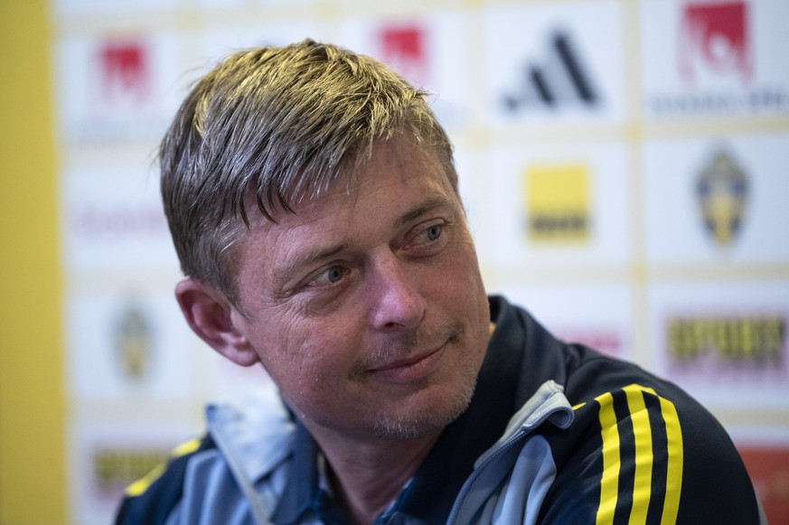 Sweden&#039;s head coach Jon Dahl Tomasson speaks during a press conference, Thursday, June 5, 2025, in Budapest, Hungary, ahead of an international friendly soccer match against Hungary. (Boglarka Bo ...