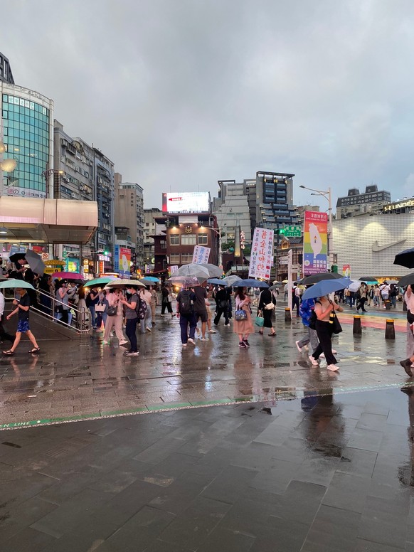 La capitale Taipei est arrosée par la pluie.