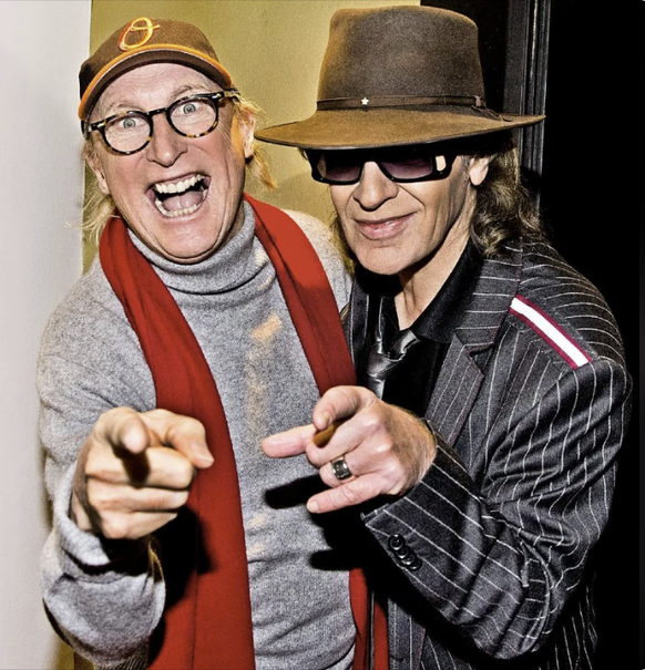 Rentner zeigen auf Dinge