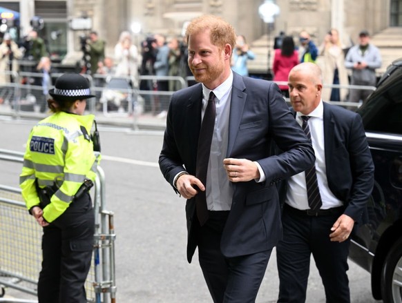 LONDON, ENGLAND - JUNE 06: Prince Harry, Duke of Sussex, arrives to give evidence at the Mirror Group Phone hacking trial at the Rolls Building at High Court on June 06, 2023 in London, England. Princ ...