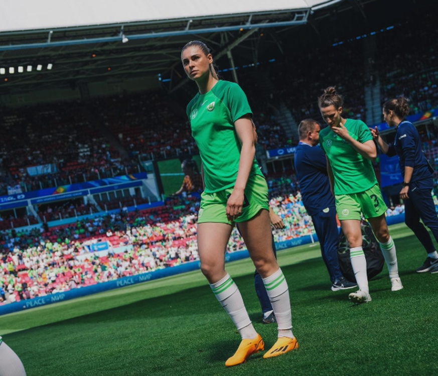 Jule Brand (premier plan) a collaboré au développement de la chaussure de foot spéciale pour femmes.