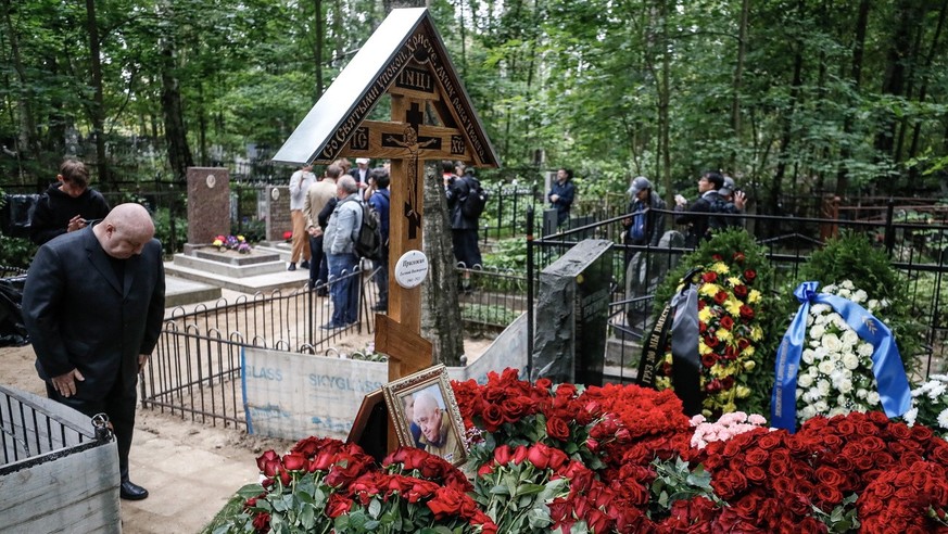 epa10828090 A visitor pays his respects at the grave of PMC Wagner group founder and chief Yevgeny Prigozhin at the Porokhov cemetery in St. Petersburg, Russia, 30 August 2023. Yevgeny Prigozhin was b ...