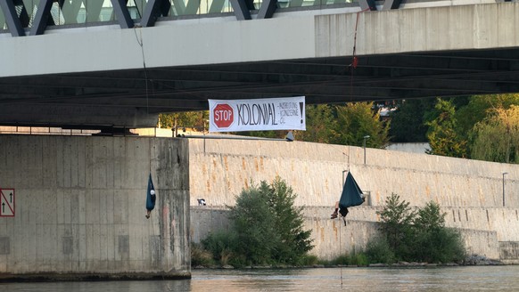 Les manifestants dénonçaient comme «colonial» les «entreprises» comme le «pétrole».
