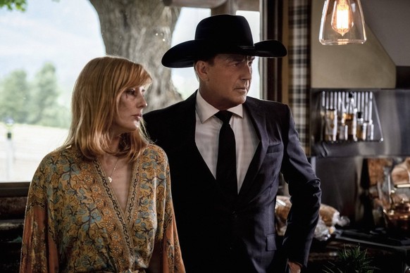 Yellowstone Season 3 - filmstill Kelly Reilly, Kevin Costner Yellowstone 2018-, Season 3, Episode 1, You re the Indian Now EDITORIAL USE ONLY Copyright: xDannoxNellx