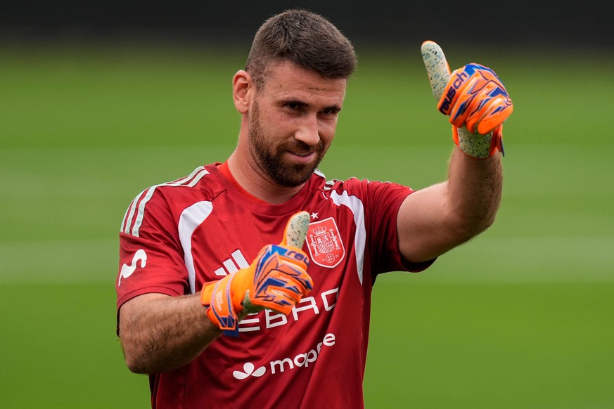 Spain goalkeeper Unai Simon reacts to fans during a training session, Saturday, June 6, 2026, in Chattanooga, Tenn., ahead of the World Cup soccer tournament. (AP Photo/Mike Stewart)
Unai Simon