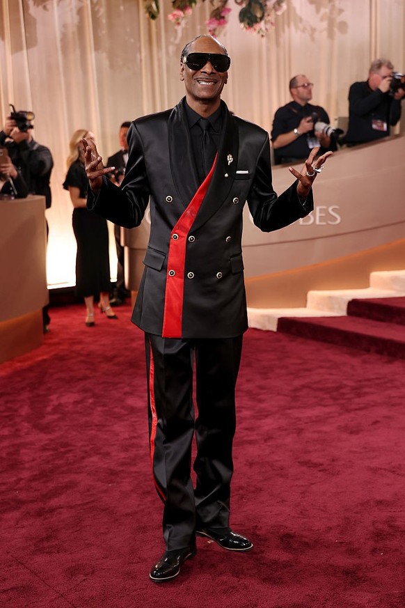 BEVERLY HILLS, CALIFORNIA - JANUARY 11: (FOR EDITORIAL USE ONLY) Snoop Dogg attends the 83rd annual Golden Globe Awards at The Beverly Hilton on January 11, 2026 in Beverly Hills, California. (Photo b ...