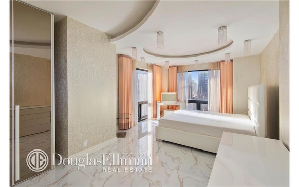 L'appartement 32H, un étage en dessous de celui de Melania.