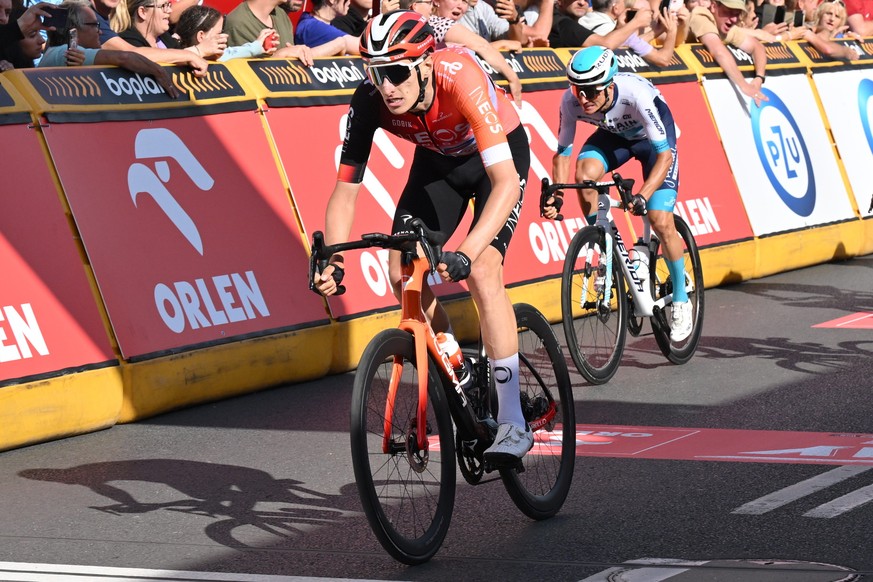 epa12286648 British cyclist Ben Turner of Ineos Grenadiers team wins the third stage of the 82nd Tour de Pologne 2024 cycling race over 159.3 km from Walbrzych to Walbrzych, in Walbrzych, Poland, 06 A ...