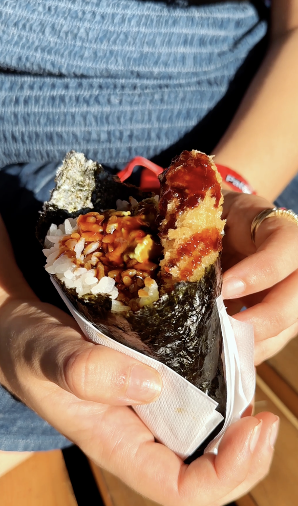 Gros coup de cœur pour le temaki à la crevette panée.
