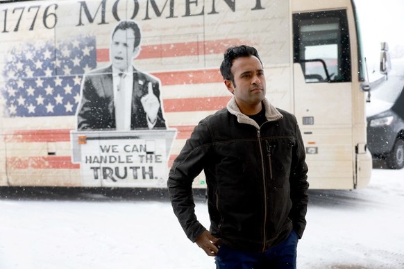 SIOUX CITY, IOWA - JANUARY 08: Republican presidential candidate businessman Vivek Ramaswamy during a campaign stop at the Hampton Inn &amp; Suites Sioux City South on January 08, 2024 in Sioux City,  ...