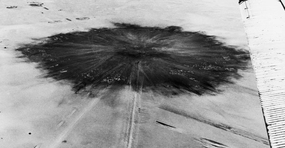 Premier tir expérimental de l&#039;arme atomique française au sud de l’Algérie, en plein désert du Tanezrouft, le samedi 13 février 1960