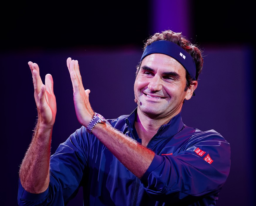 epa12444833 Swiss former tennis player Roger Federer reacts during the &#039;Roger &amp; Friends Celebrity Doubles Match&#039; event at the Shanghai Masters tennis tournament in Shanghai, China, 10 Oc ...