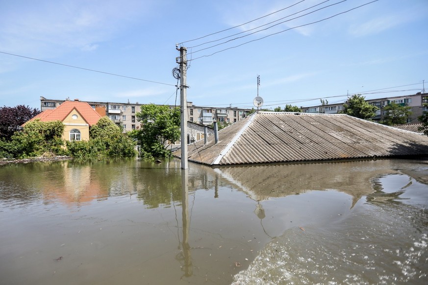 epa10677354 A flooded area of Kherson, Ukraine, 07 June 2023. Ukraine has accused Russian forces of destroying a critical dam and hydroelectric power plant on the Dnipro River in the Kherson region al ...