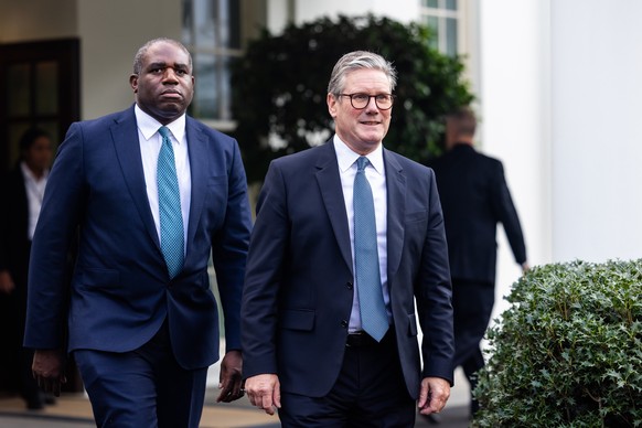 epa11603028 Prime Minister of the United Kingdom Keir Starmer (C), prepares to speak to the media outside the West Wing of the White House after meeting with US President Joe Biden in Washington, DC,  ...