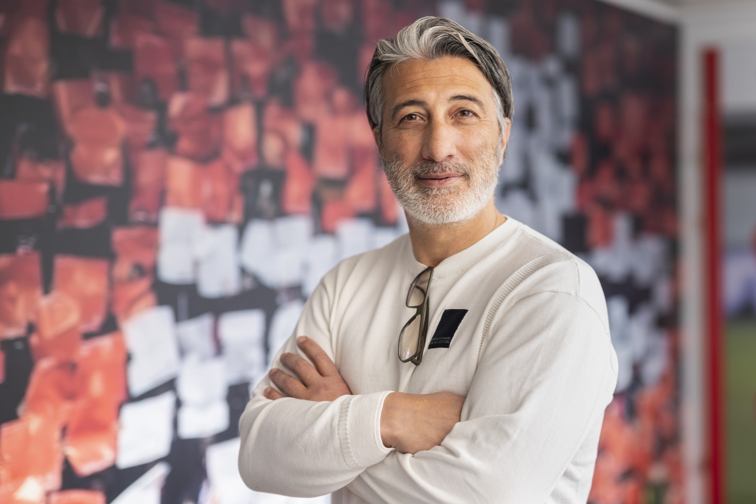 KEYPIX - Portrait des Trainers der Schweizer A Fussballnationalmannschaft der Herren, Murat Yakin, am Montag, 12. Januar 2026 am Sitz des Schweizerischen Fussballverbands SFV in Muri bei Bern. (KEYSTO ...