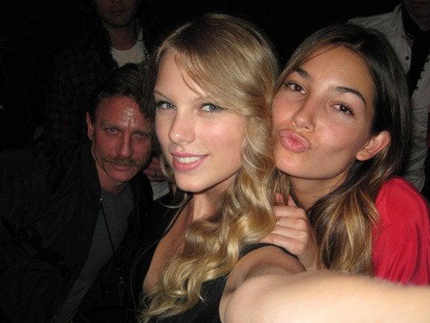 James Bond photobomb: Daniel Craig, Taylor Swift, Lily Aldridge backstage at a Kings of Leon concert in New York City September 12, 2009.

The Photobomber: That’s Daniel Craig sporting a very distinct ...