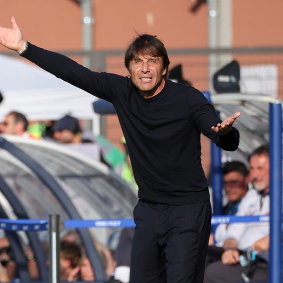 Naples a officialisé jeudi le départ d'Antonio Conte