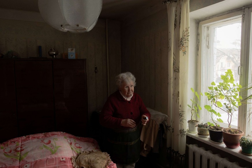 Lidiia Teleshchuk, 91 ans, dans son appartement sans chauffage.