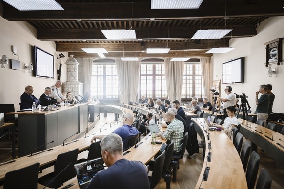 Le Syndic de la ville de Lausanne Gregoire Junod, Pierre-Antoine Hildbrand, conseiller municipal de Lausanne et Olivier Botteron, Commandant de la police Municipale s&#039;expriment lors d&#039;une co ...