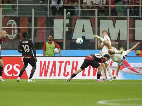 Federico Bonazzoli (tout à droite) a offert la victoire à Cremonese grâce à un somptueux ciseau retourné