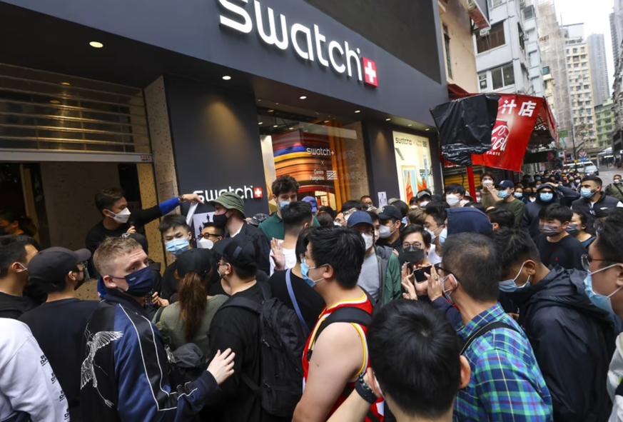 La foule des grands jours à Causeway Bay, un quartier à Hong Kong