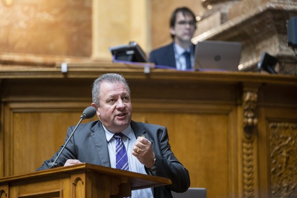 Jacques Nicolet, SVP-VD, stellt eine Frage zur Agrardebatte, an der Fruehjahrssession der Eidgenoessischen Raete, am Donnerstag, 9. Maerz 2023 im Nationalrat in Bern. (KEYSTONE/Alessandro della Valle)